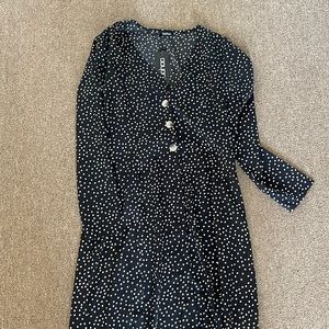 Super flattering Boohoo polka dot dress. Never worn before!